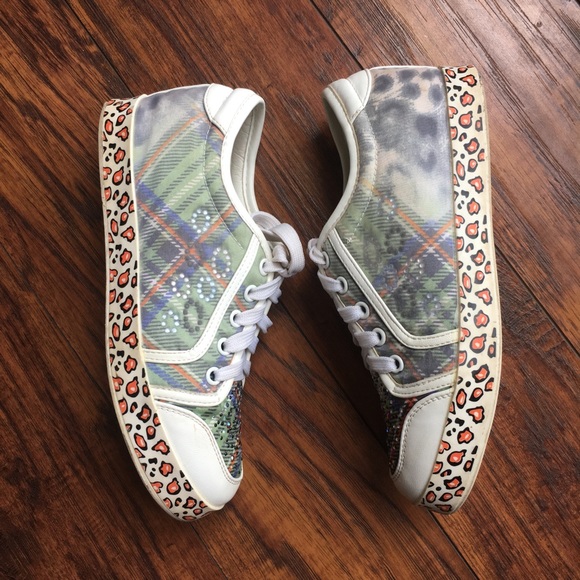 Tesia Women’s Designer Sneakers, Sz: 7 (23.5) - Picture 5 of 8